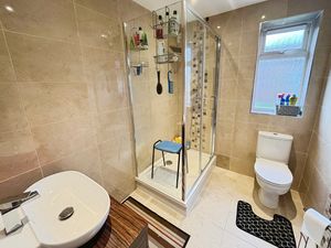 En-suite- click for photo gallery